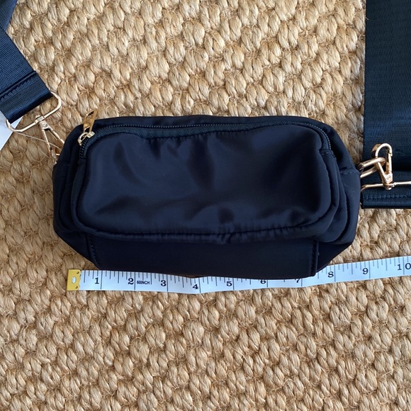 NWT Crossbody Bag with adjustable strap - two pockets - Picture 4 of 8